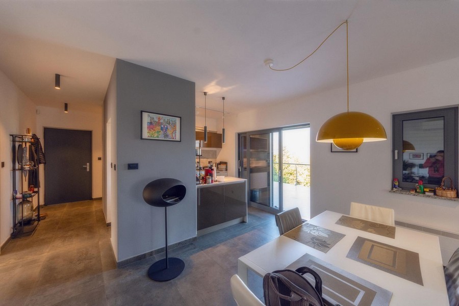 Otvorená kuchyňa s jedálenským kútom