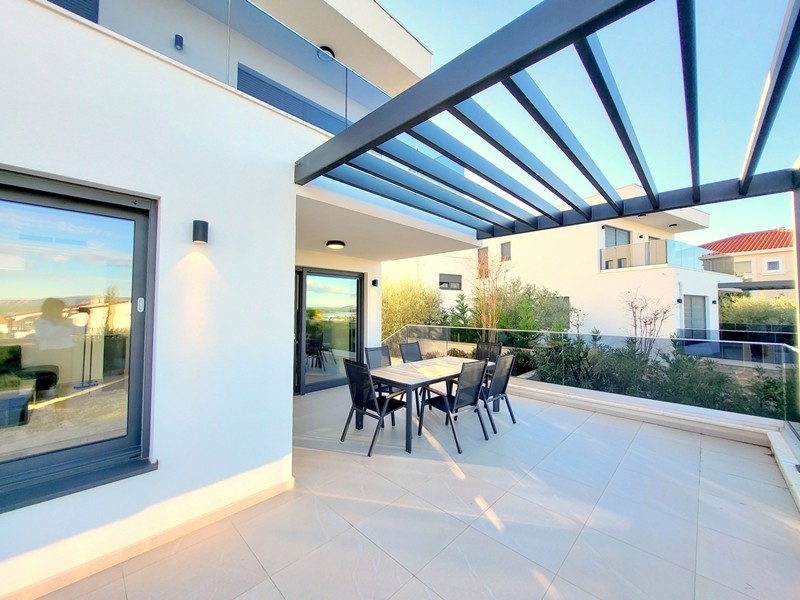 Krytá terasa s posedením