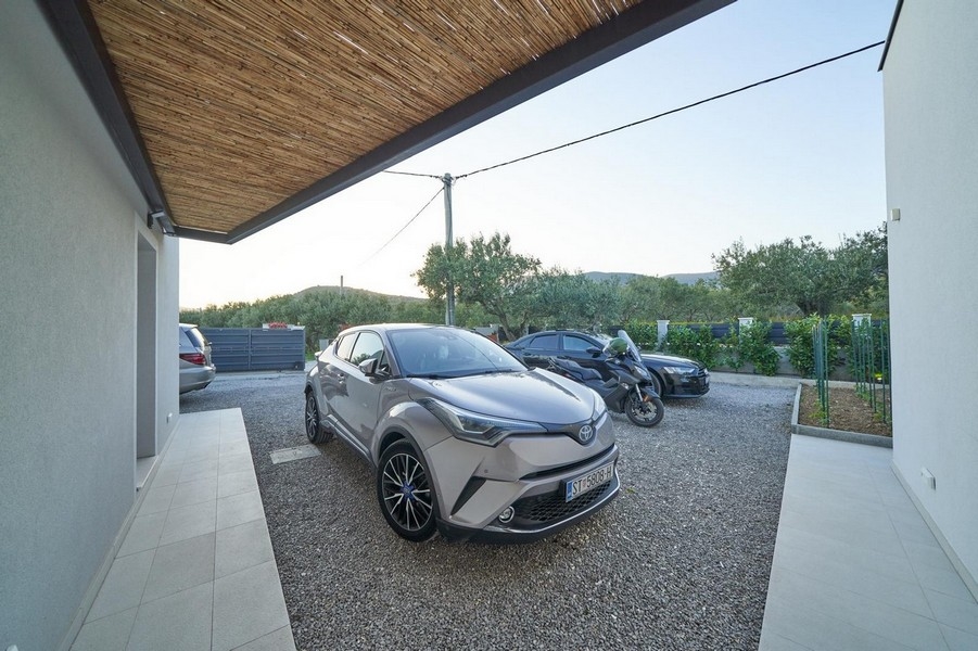 Súkromné ​​parkovacie miesto s krytým priestorom