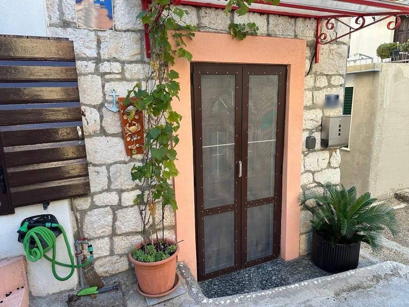 Vstupný priestor objektu H3596 v Chorvátsku - Panorama Skauting.