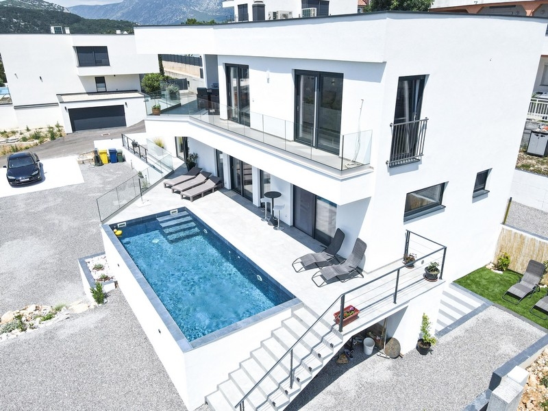 Moderná vila s bazénom a výhľadom na more v Crikvenici