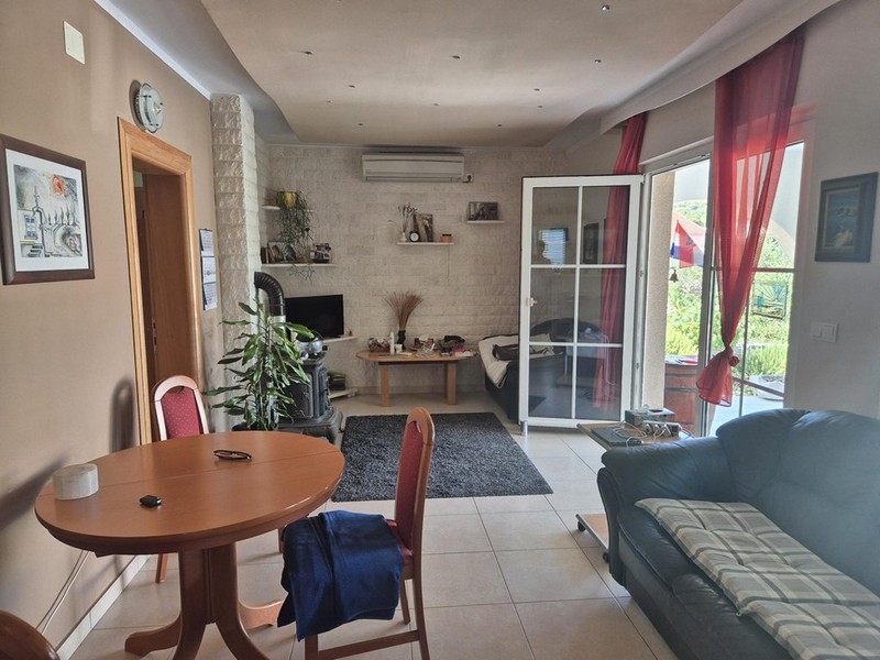 Obývacia izba s výstupom na terasu