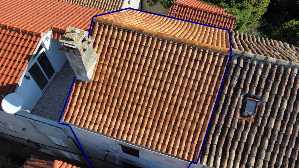 Letecký pohľad s vyznačenou plochou strechy