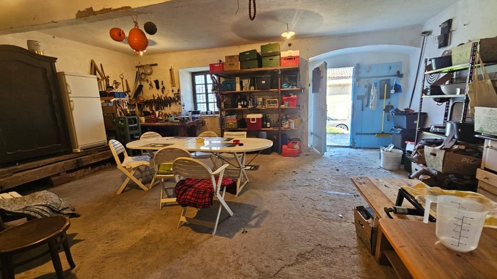 Veľká dielňa alebo krčma na prízemí