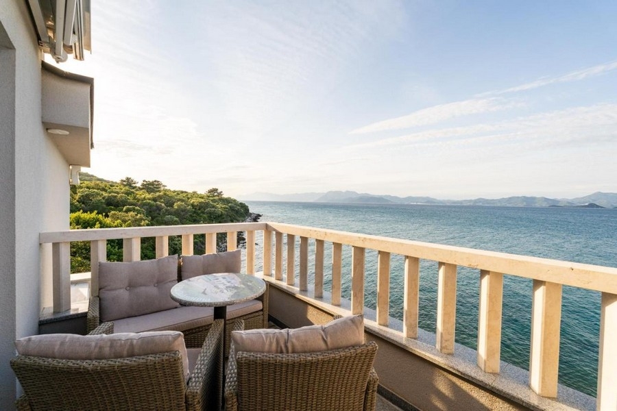 Svetlá kuchyňa s varným blokom z H1365