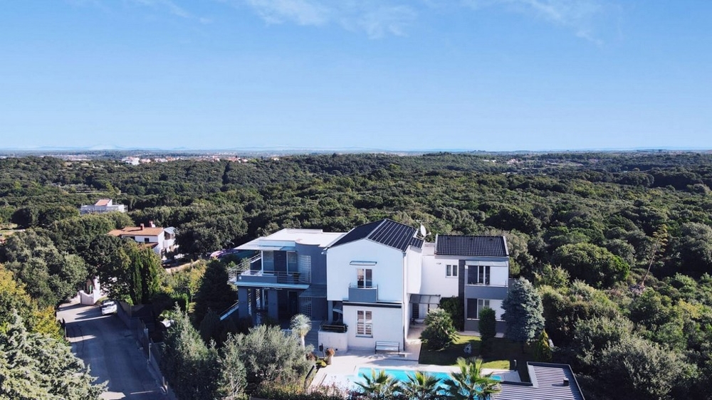 Moderná vila na Istrii z vtáčej perspektívy