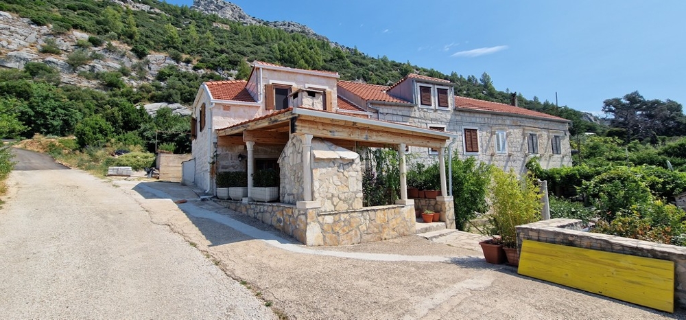 Kúpim kamenný dom v Chorvátsku - H3664 pri Orebiči na Pelješaci.