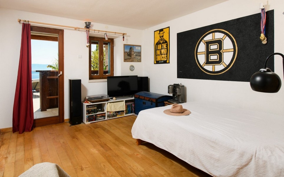 Spálňa s prístupom na terasu a výhľadom na more