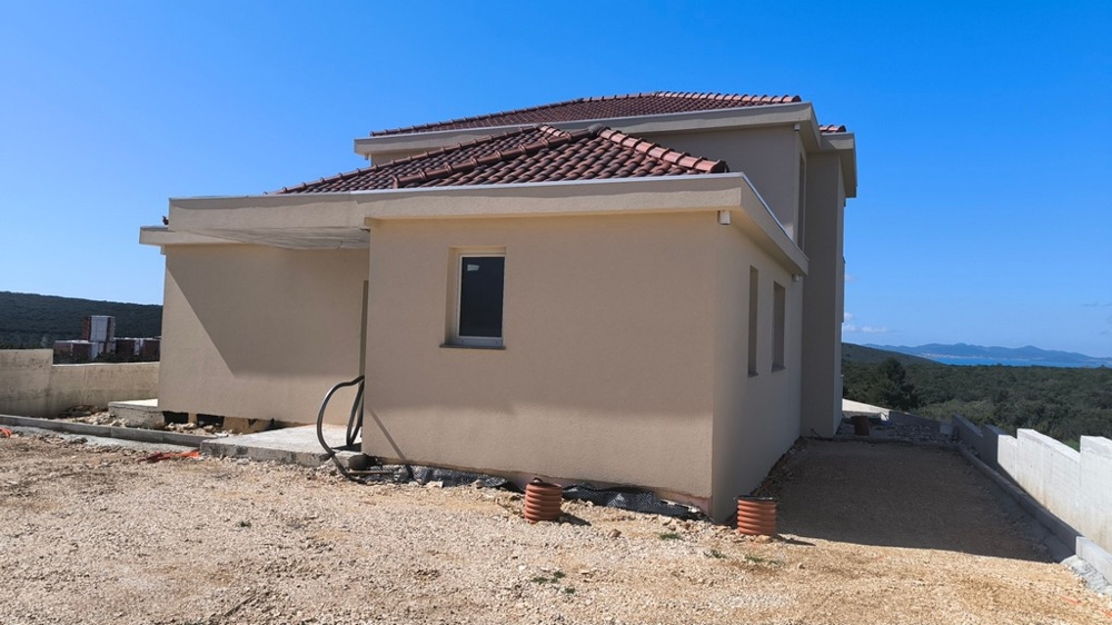 Zadná časť domu h3691 v Chorvátsku.