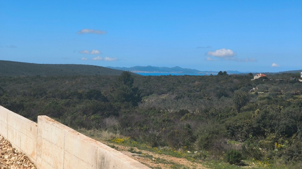 Výhľady na krajinu až na more.