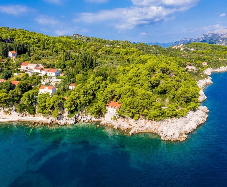 Kamenná vila v Chorvátsku priamo na skalnatom pobreží