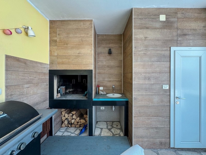 Krytá grilovacia plocha s umývadlom