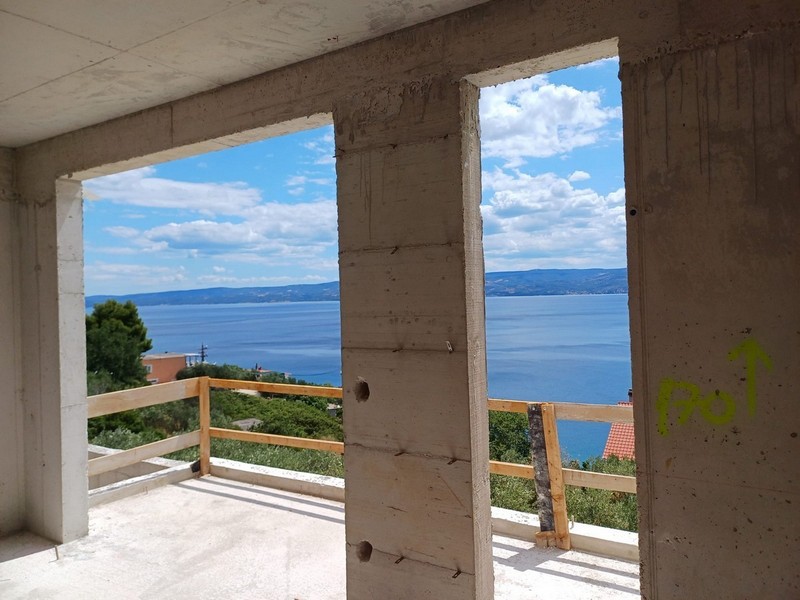 Mušľová konštrukcia s výhľadom na more z terasy