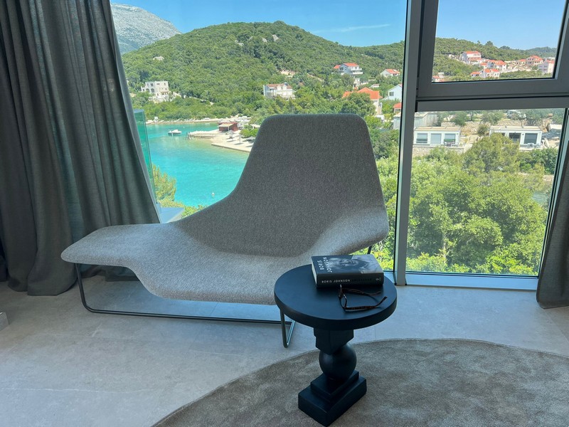 Salónik s výhľadom na more.