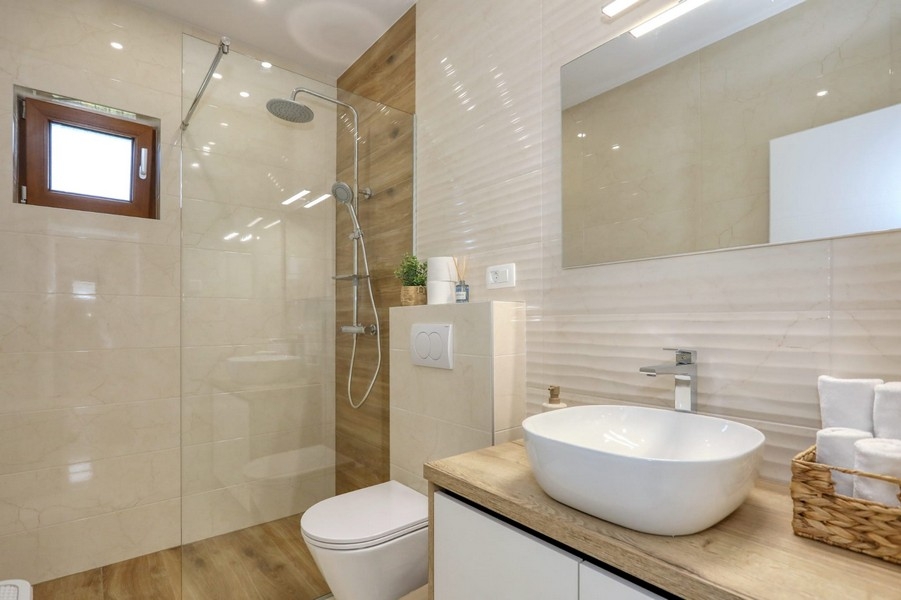 Kúpeľňa so sprchovacím kútom