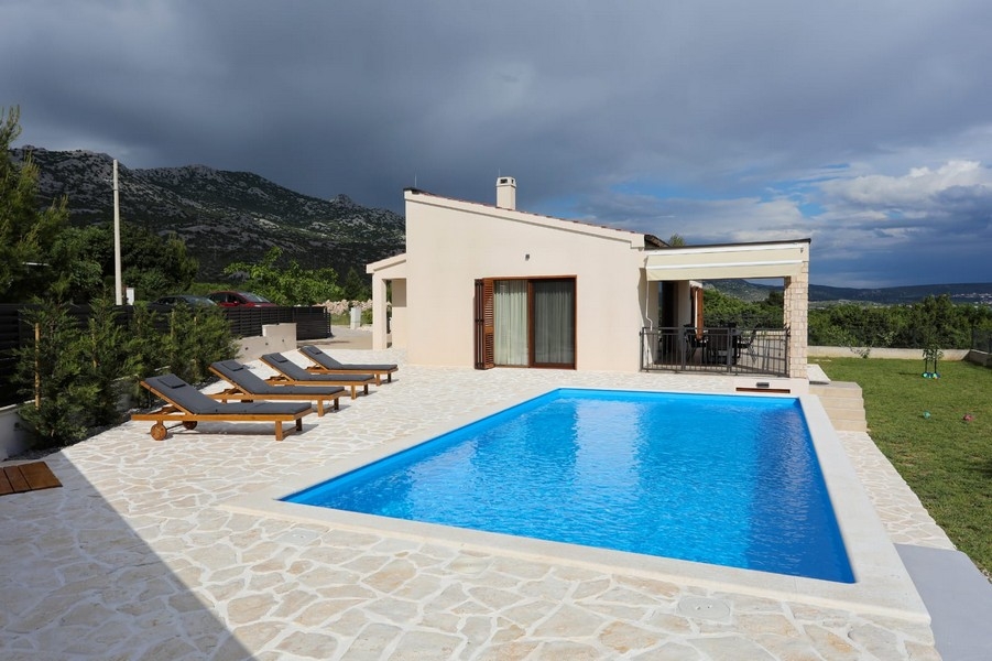 Bungalov s bazénom na predaj v Chorvátsku.