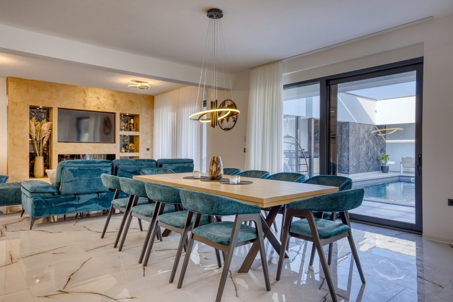 Jedáleň a obytná časť nehnuteľnosti H3731, Chorvátsko.