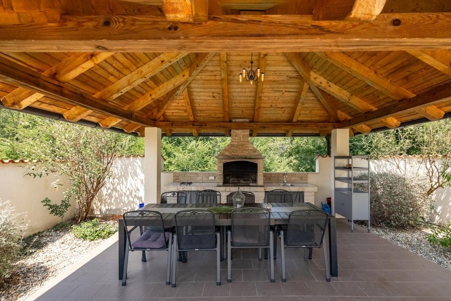 Gril s krytou terasou