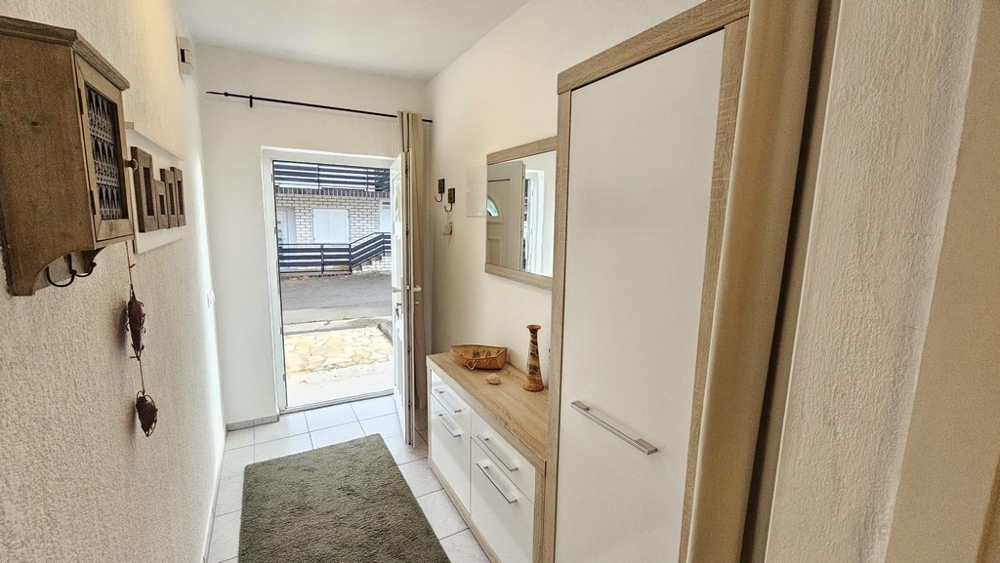 Chodba so vstupom a šatňou