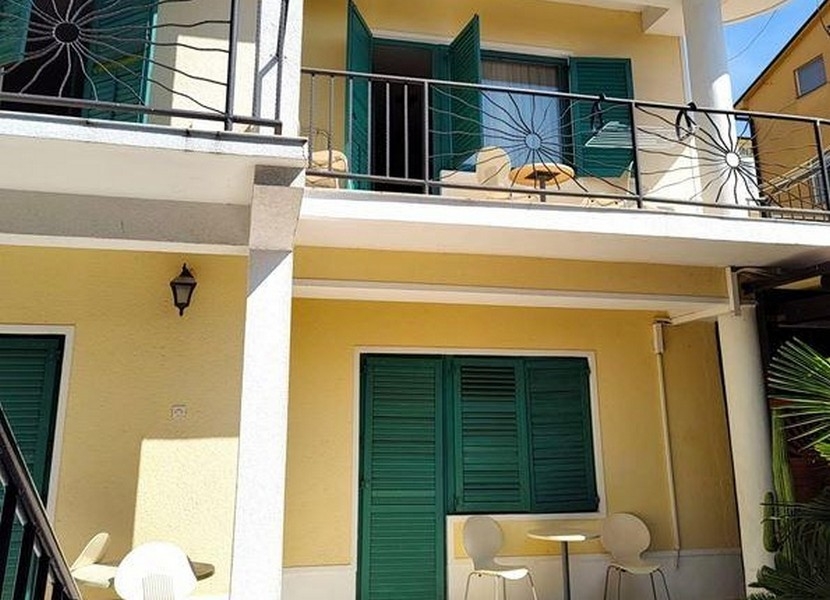 Balkón a terasa penziónu v Crikvenici