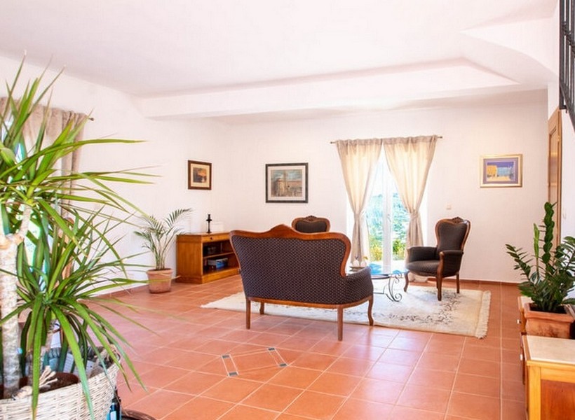 Obývacia izba s výstupom na terasu