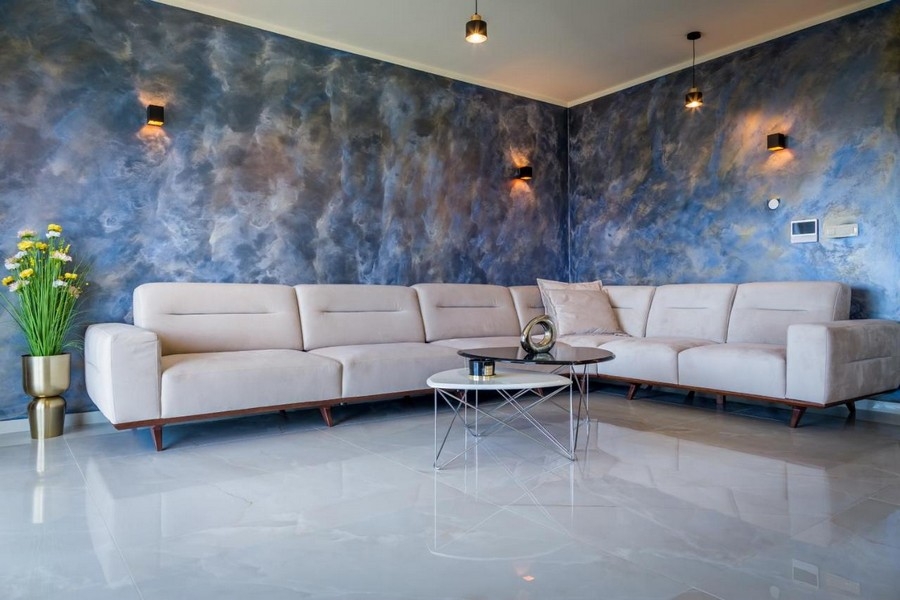 Obývacia izba so štýlovou dizajnovou stenou