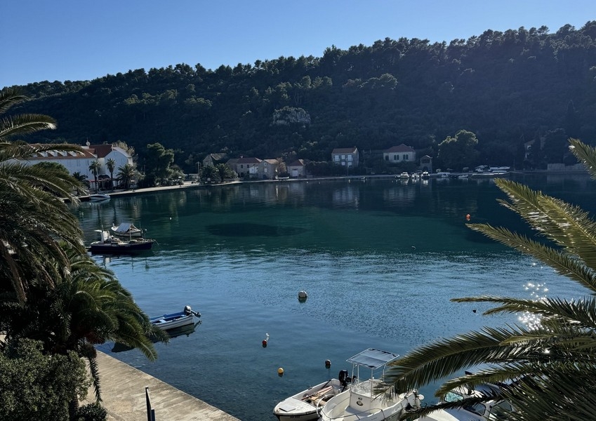 Pohľad na záliv a nábrežie Šipanskej Luky