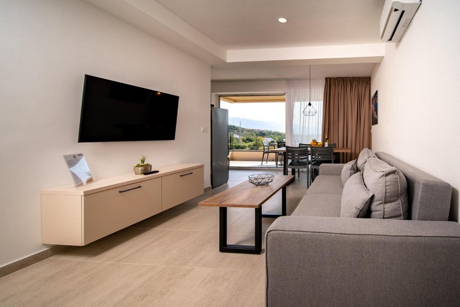 Moderná obývacia izba s jedálenským kútom