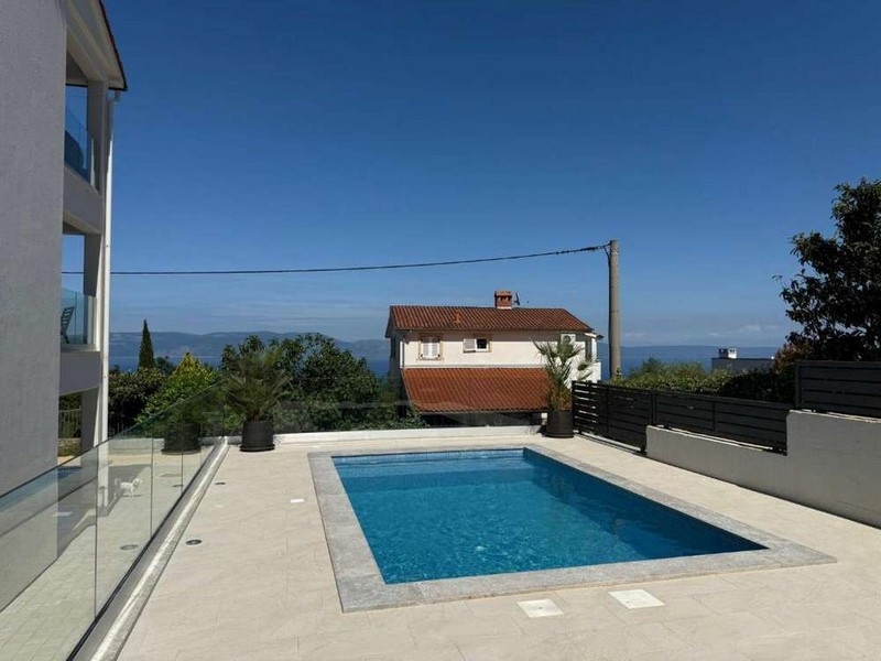 Bazén s terasou a výhľadom na more - nehnuteľnosť H3779.