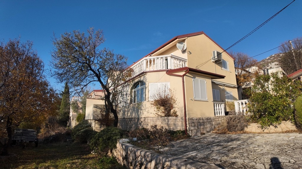 Krásny dom s dvoma apartmánmi na predaj v Chorvátsku - Panorama Scouting H3781.