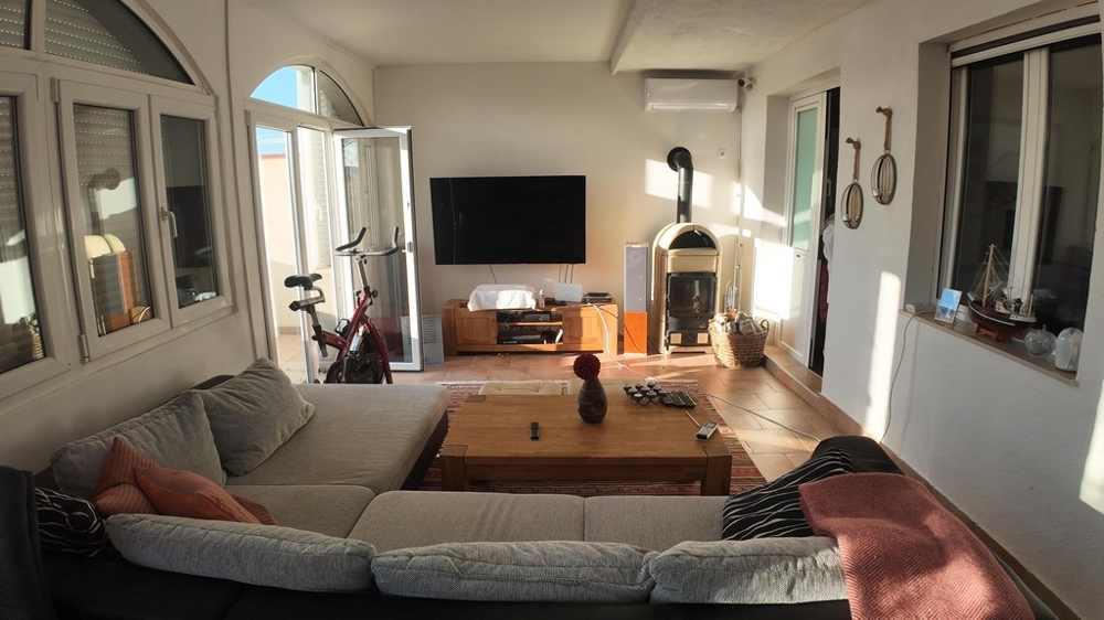 Obývacia izba s krbom