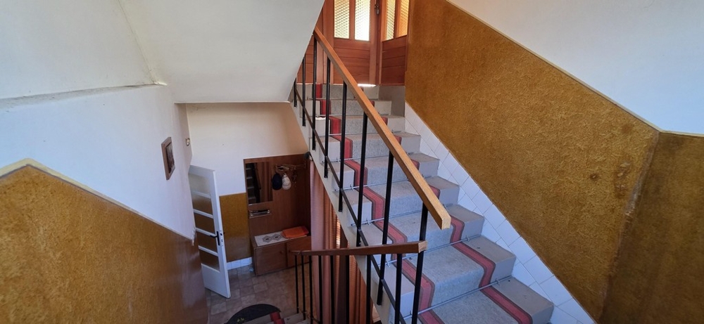 Spálňa so šatníkom a vstupom na balkón