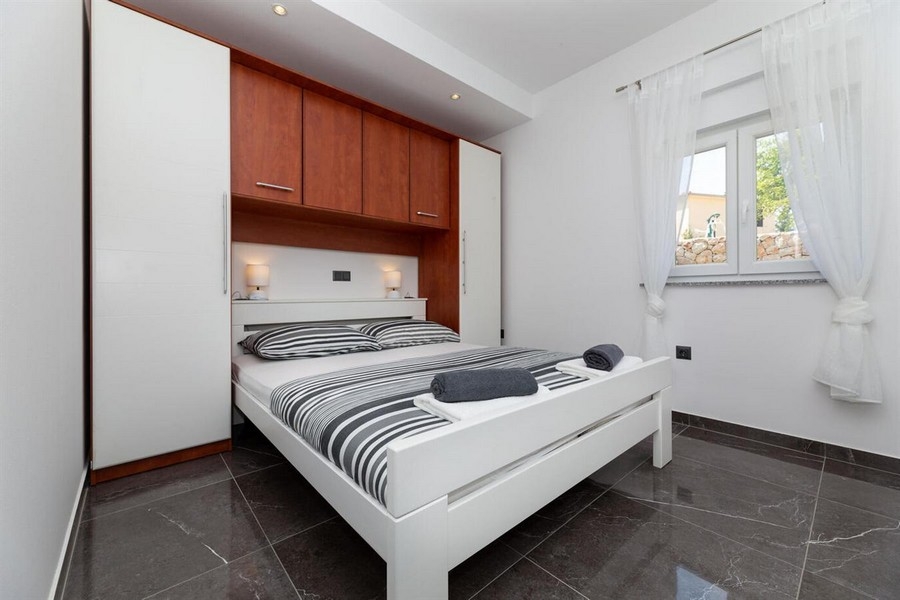 Spálňa so vstavanou skriňou