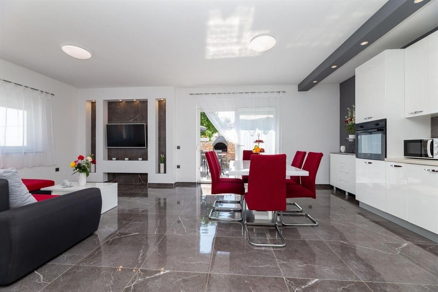Otvorený obývací priestor s kuchyňou