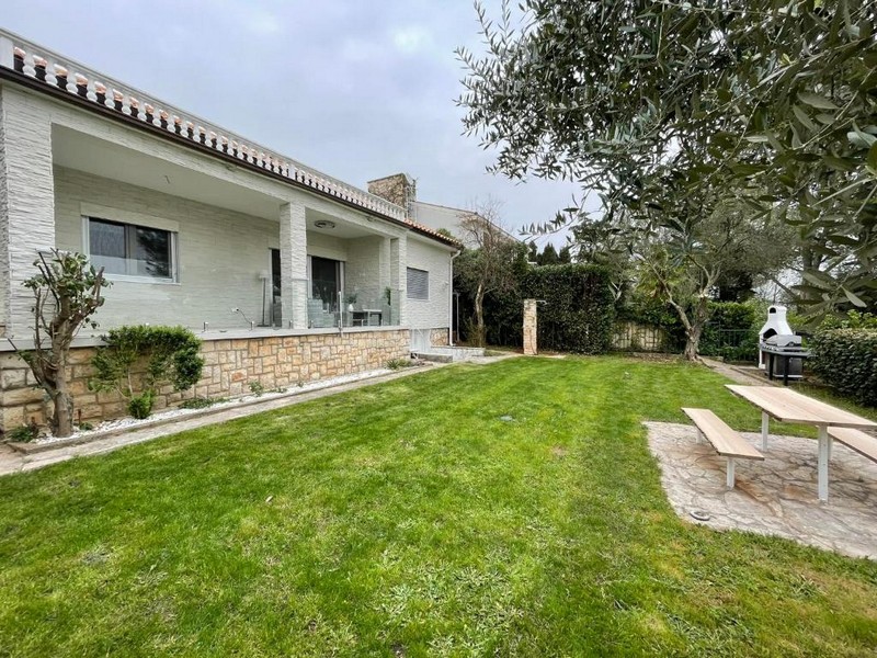 Záhradná oblasť s výhľadom na more