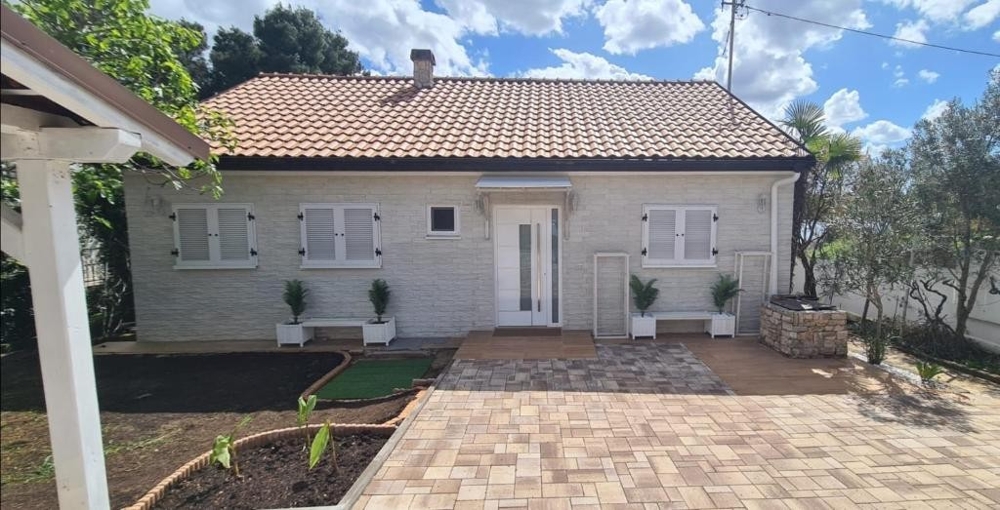 Obývacia časť s otvorenou kuchyňou