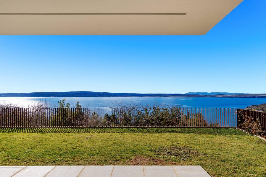 Záhrada s nerušeným výhľadom na Jadranské more