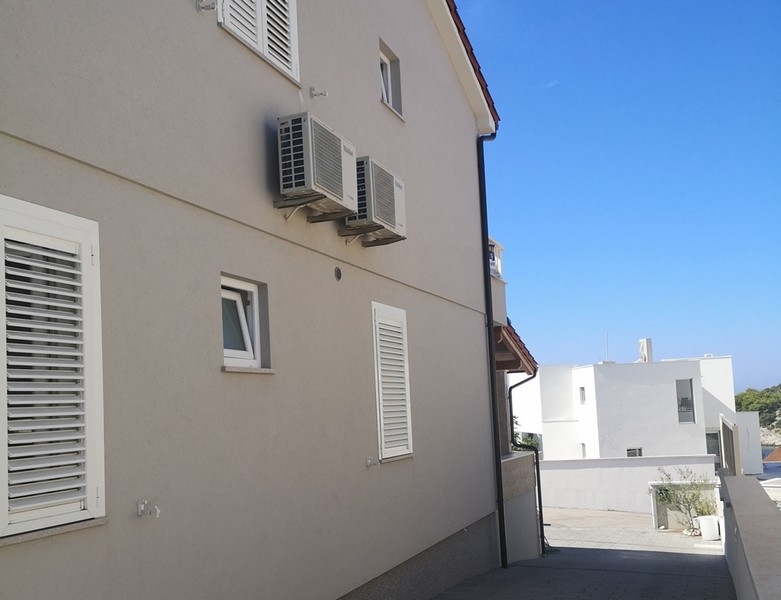 Bočný pohľad na objekt H3805 v Chorvátsku - Panorama Scouting.