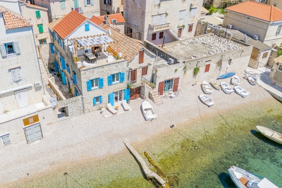 Dom v Dalmácii na predaj - tradičný kamenný dom.