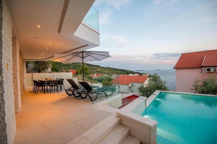 Predám vilu s bazénom pri Primoštene - Panorama Scouting H3815.