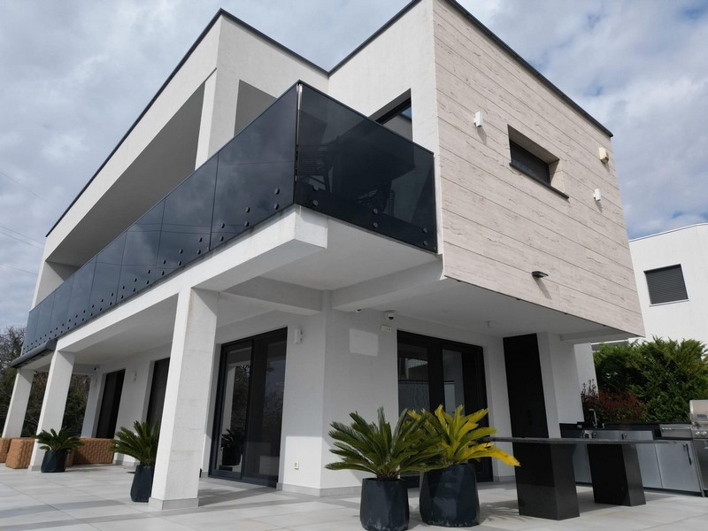 Pohľad spredu na vilu H3833 - na predaj neďaleko Crikvenice v Chorvátsku