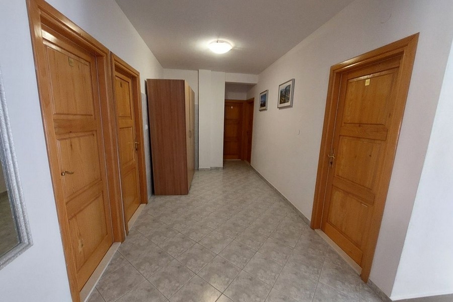 Chodba s hosťovskými izbami