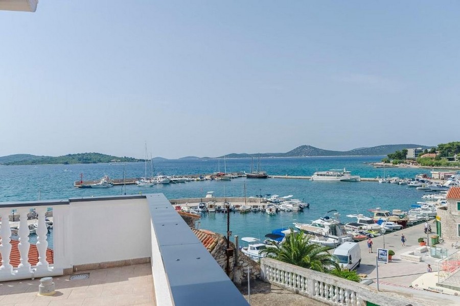 Výhľad na more z nehnuteľnosti H3835 vo Vodiciach, Chorvátsko