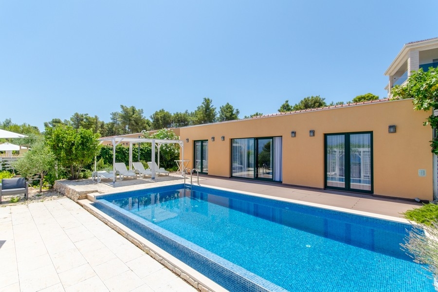 Predám bungalov s bazénom pri mori Chorvátsko - Panorama Scouting H3836.