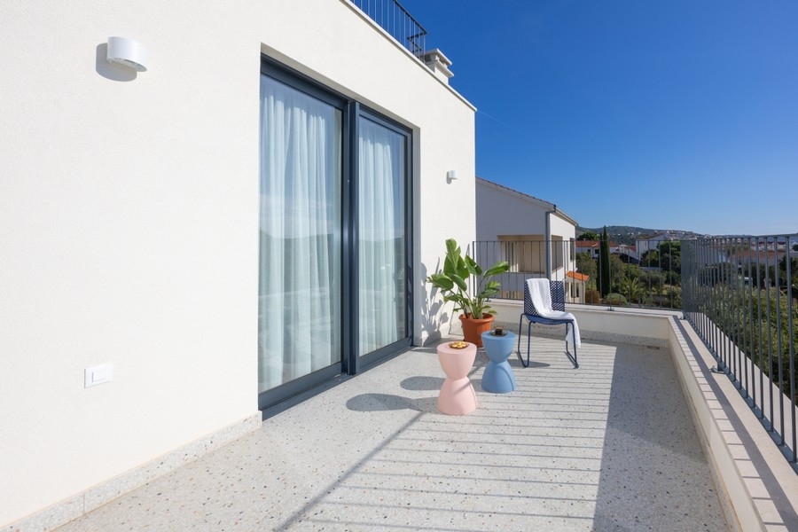 Terasa na hornom poschodí s posedením