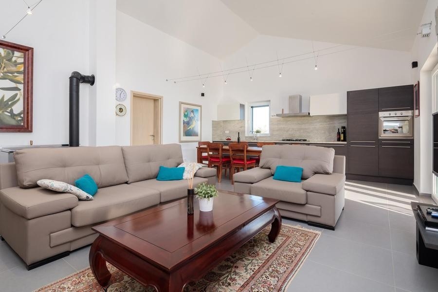 Obývacia časť s otvorenou kuchyňou