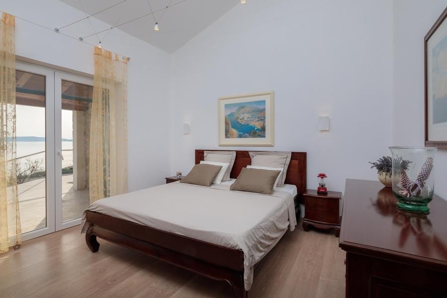 Spálňa s výhľadom na more