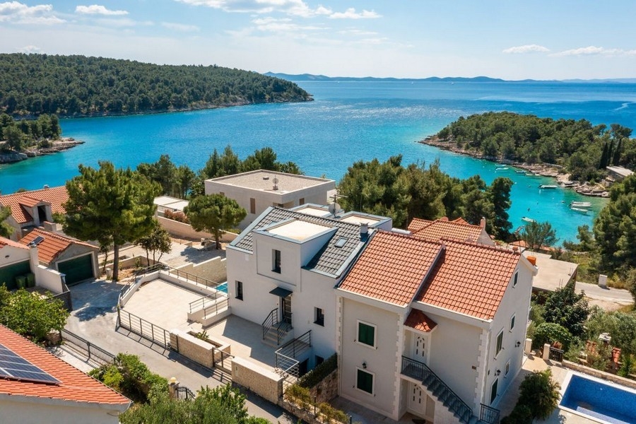 Moderná vila pri pobreží na ostrove Brač v Chorvátsku na predaj - Panorama Scouting.