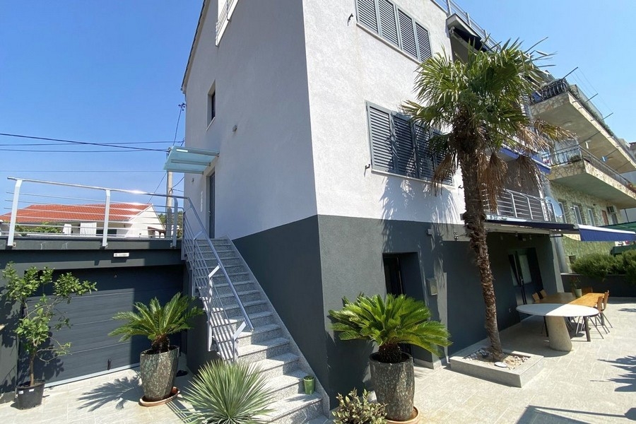 Dom na štyroch poschodiach v Marina, Dalmácia.