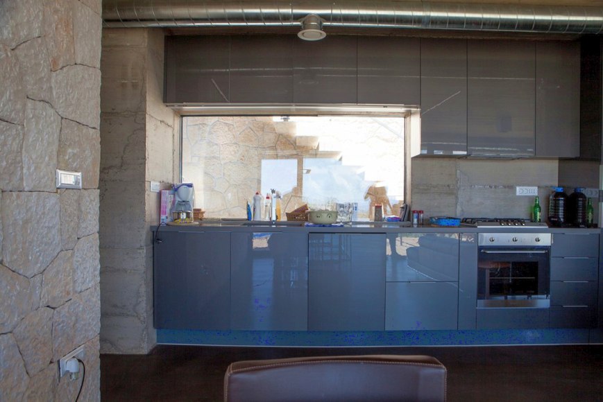 Kvalitná kuchynská linka s kvalitnými kuchynskými spotrebičmi.